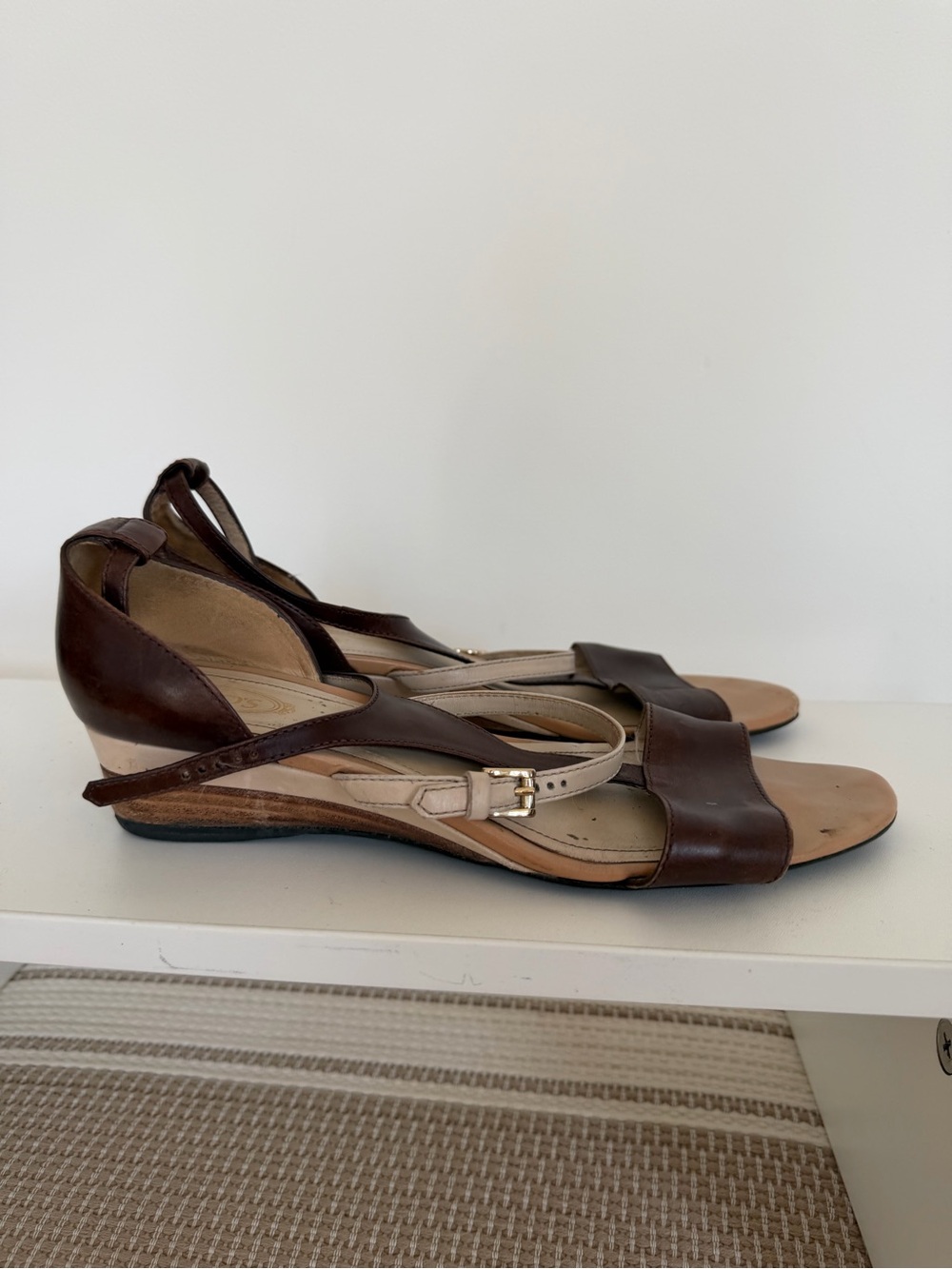 Tod's Brown Leather T-Strap Sandals with Beige Ankle Straps Size 8.5 $49 ($550)